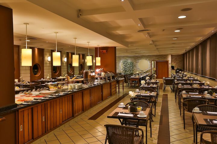 Dining 42 of 60