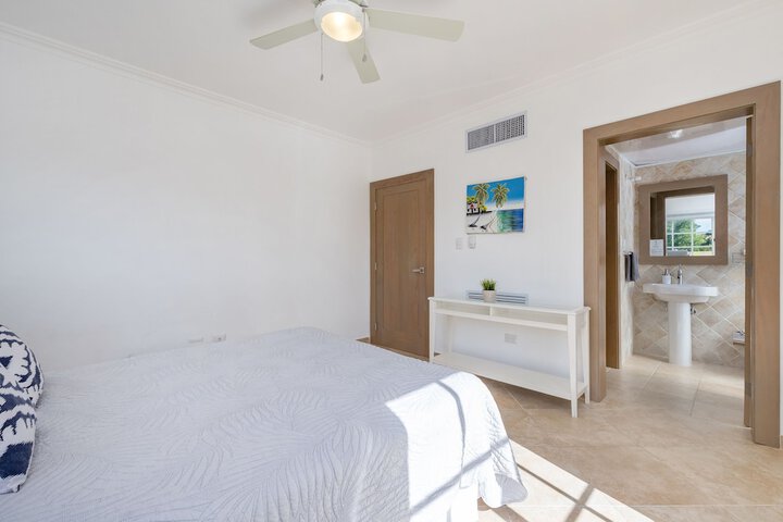 Room 6 of 36