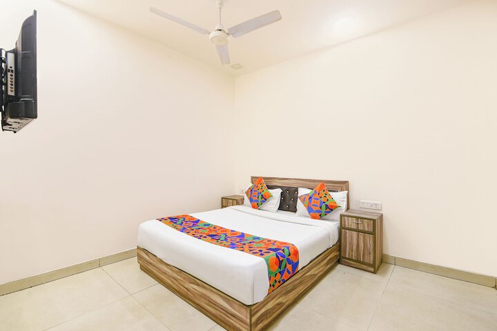 Room 16 of 29