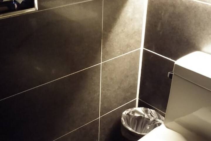 Room 10 of 24