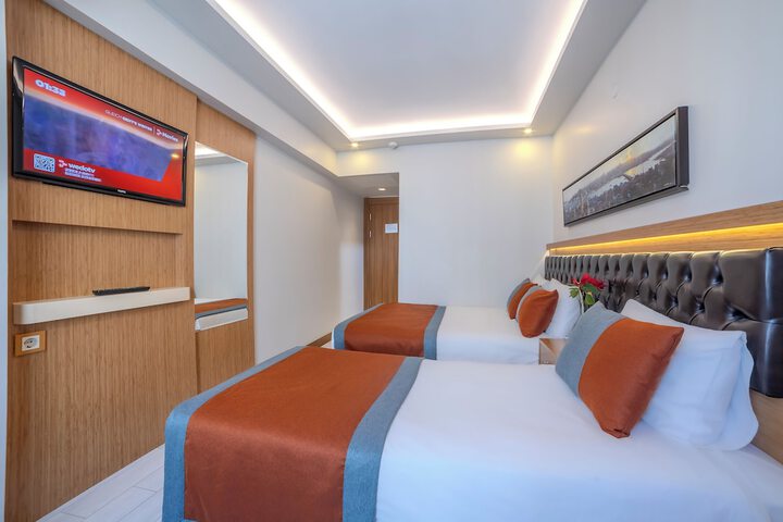 Room 5 of 66