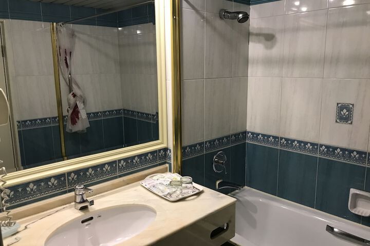 Room 25 of 44