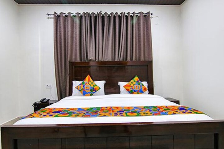 Room 16 of 38