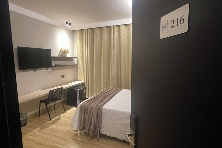 Room 32 of 69