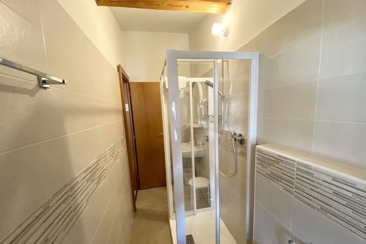 Room 80 of 148