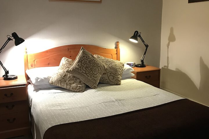 Room 8 of 90