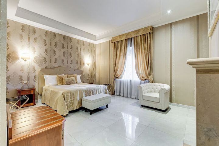 Room 5 of 106