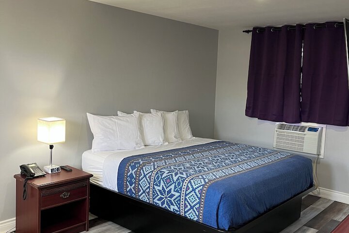 Room 30 of 49