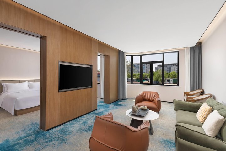 Room 13 of 26