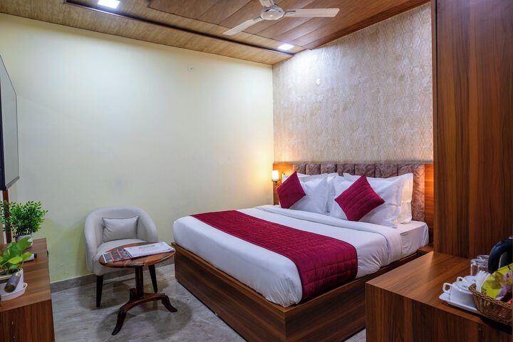 Room 14 of 28