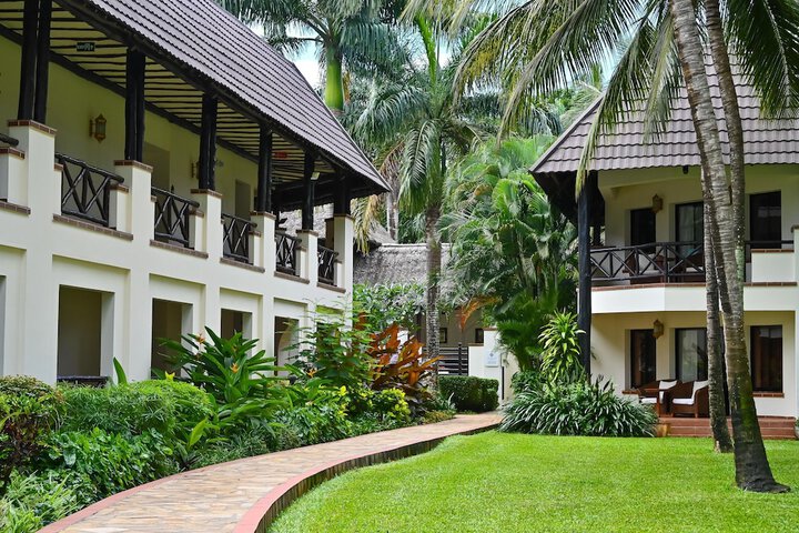 Hotel Exterior 129 of 163