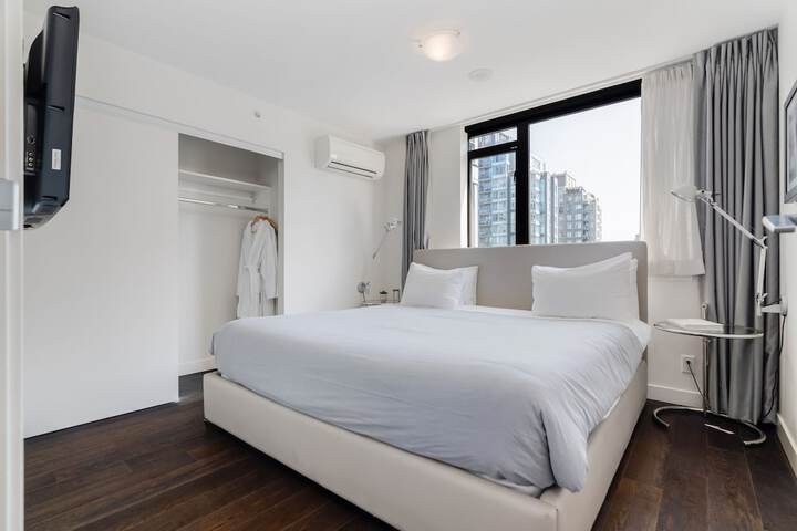 Room 4 of 65