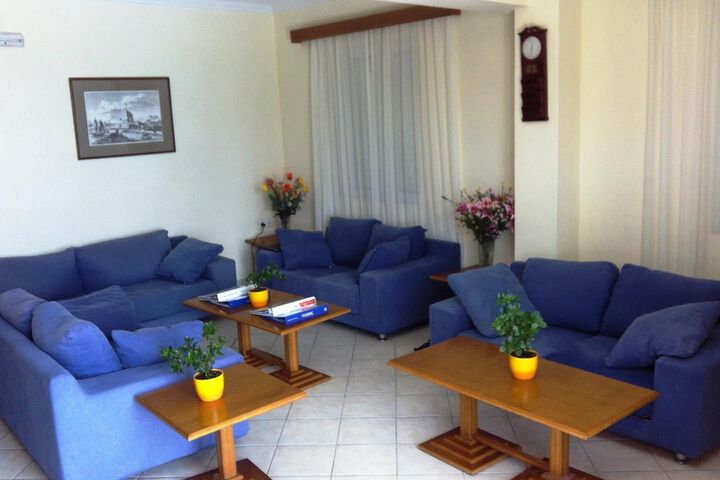 Room 12 of 38