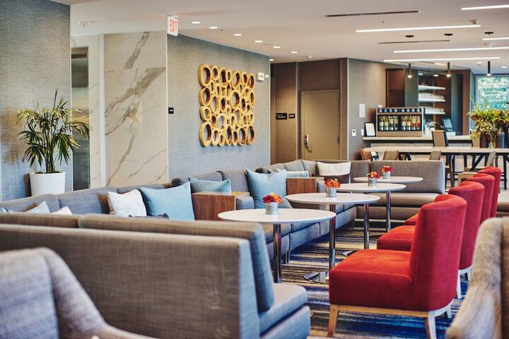 Lobby lounge