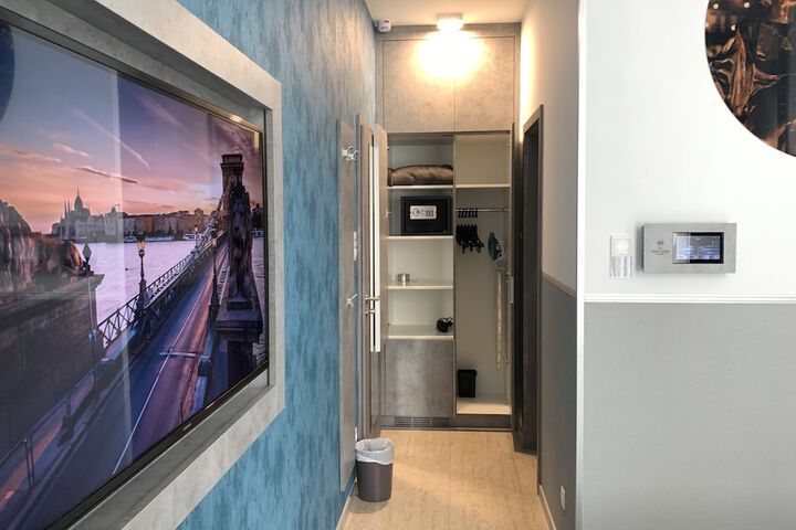 Room 20 of 194