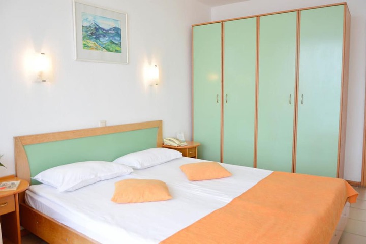 Room 10 of 53