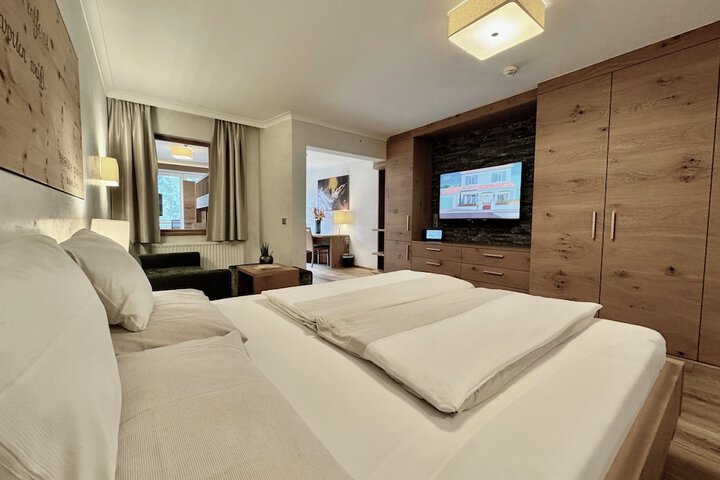Room 11 of 100
