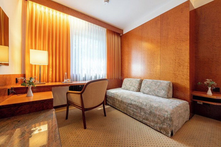 Room 42 of 103