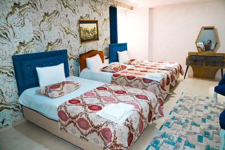 Room 14 of 33