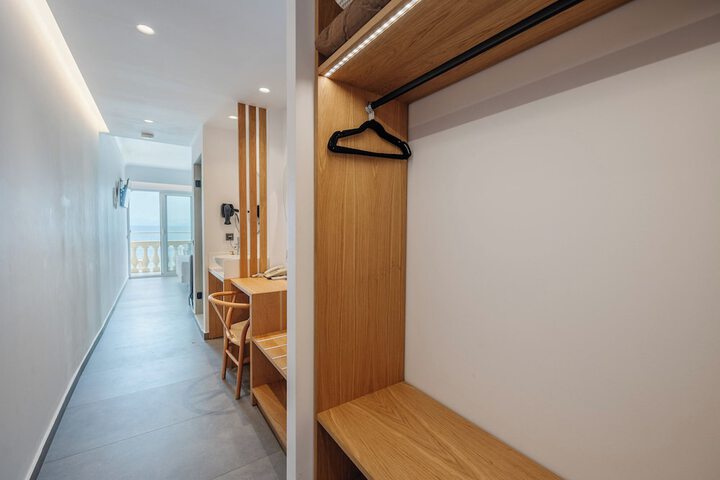 Room 15 of 61