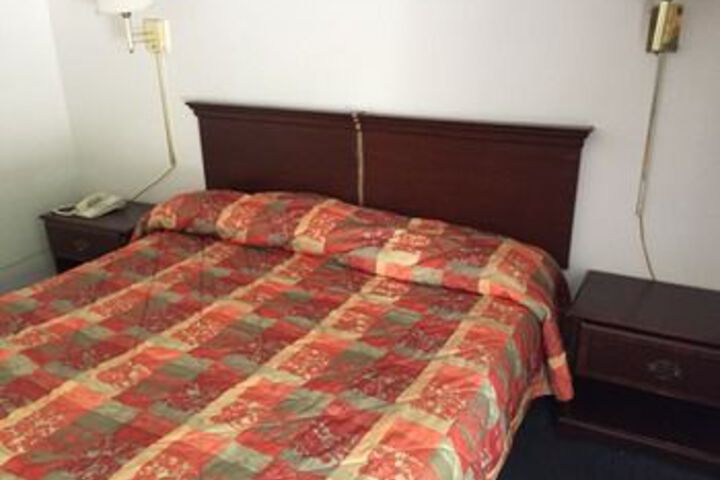 Room 6 of 17