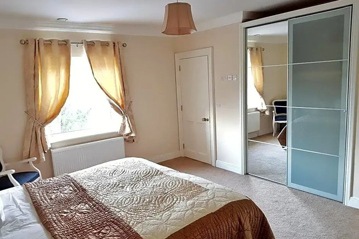 Room 2 of 5