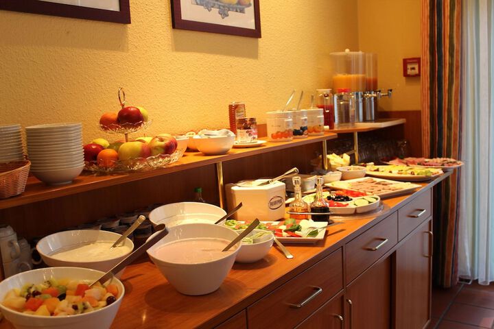 Breakfast/Coffee Service 15 of 24