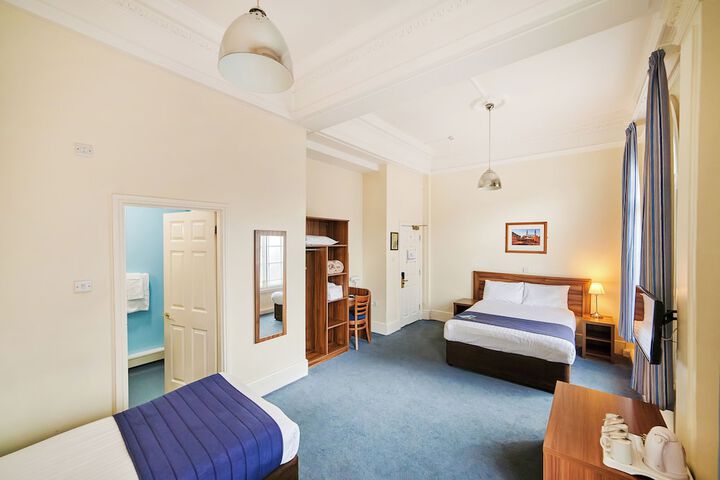 Room 4 of 30