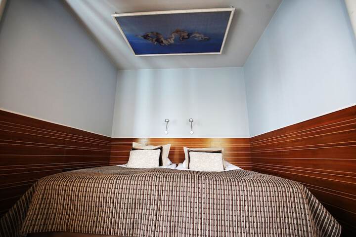 Room 13 of 54