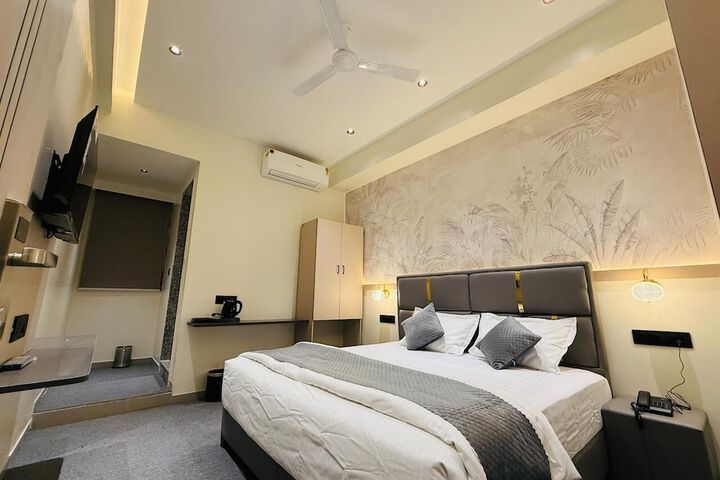 Room 5 of 27