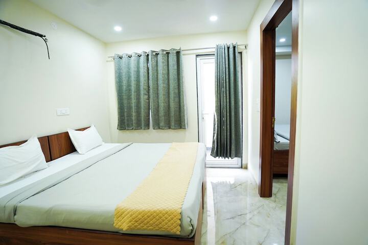 Room 27 of 77