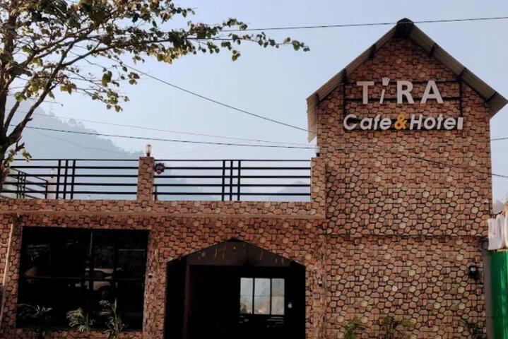 Tira cafe and hotel