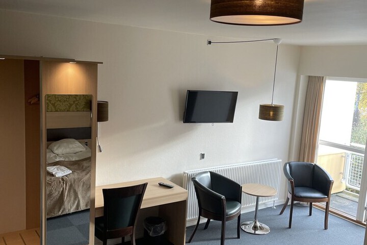 Room 5 of 33