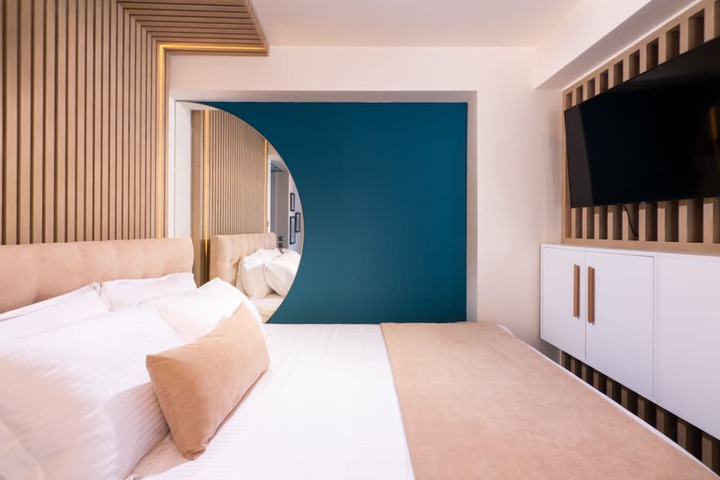 Room 9 of 17
