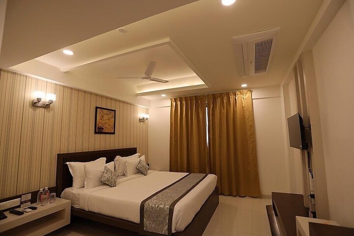 Room 5 of 24