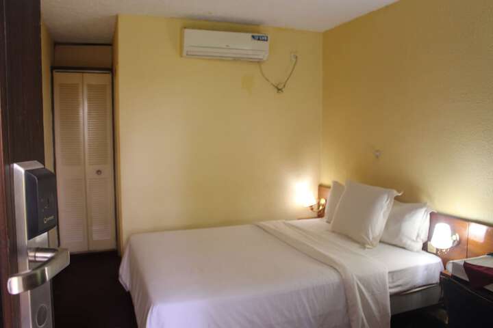 Room 11 of 35