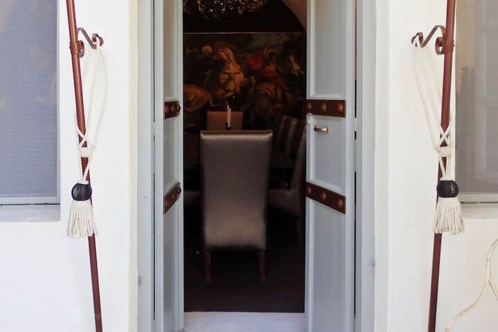 Room 11 of 142