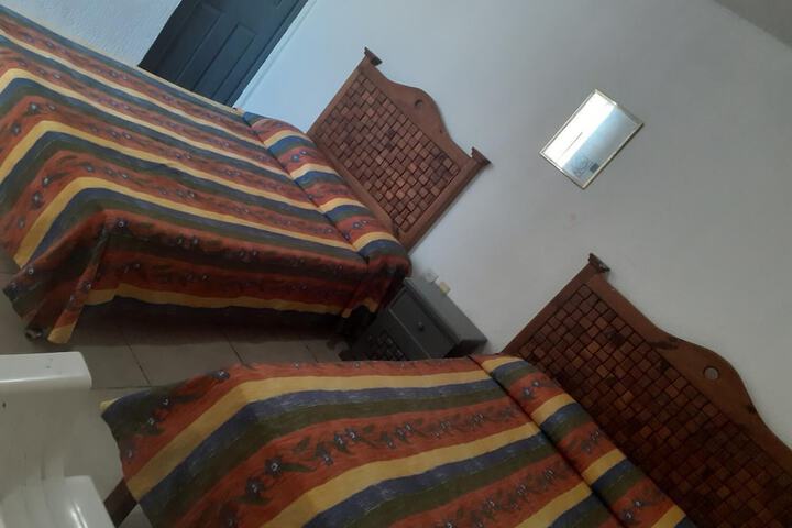 Room 13 of 33