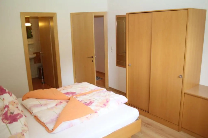 Room 3 of 11