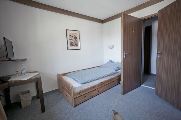 Room 25 of 66