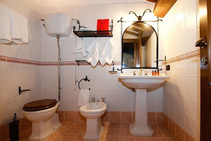 Room 11 of 27