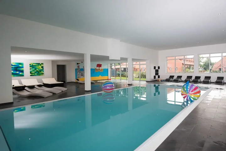Pool 10 of 16