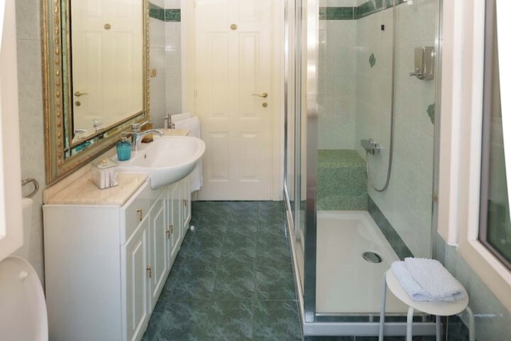 Room 21 of 29