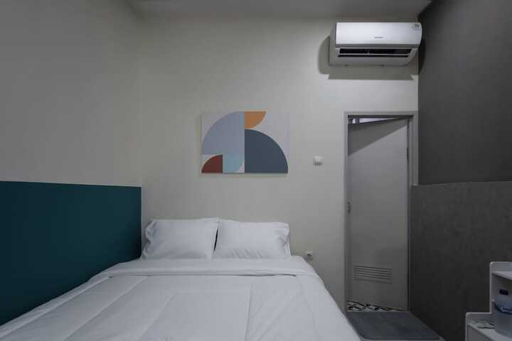 Room 5 of 16