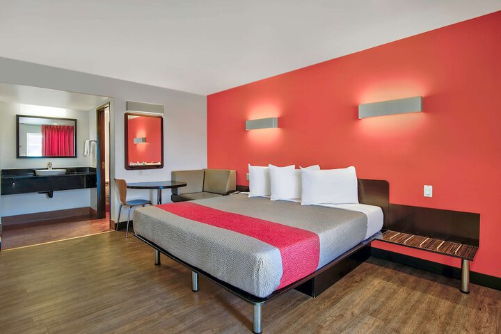 1 King Bed (5 of 12)