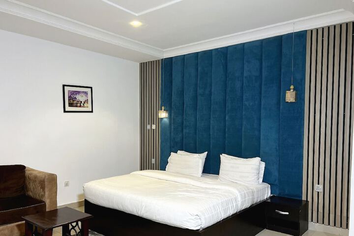 Room 33 of 45