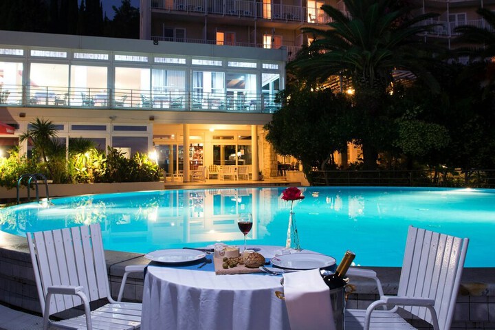 Pool Hotel