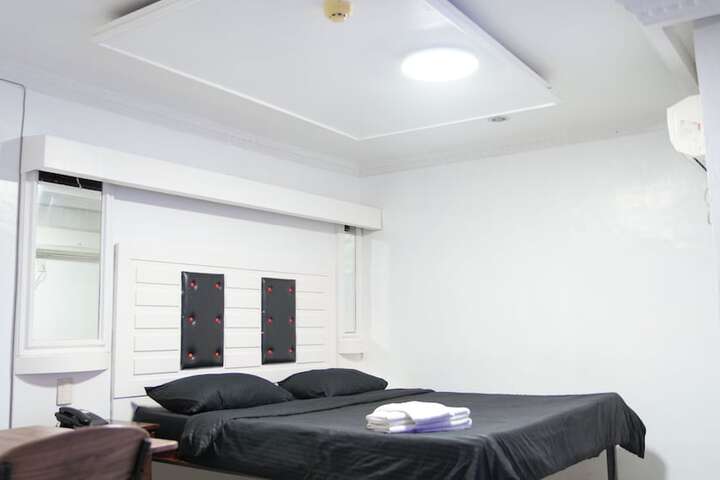 Room 11 of 127