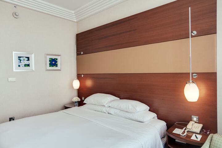 Room 13 of 146