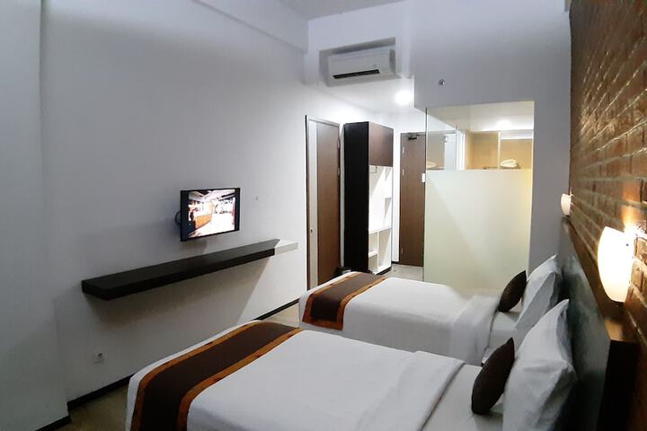 Room 7 of 49